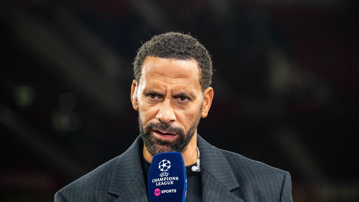 Rio Ferdinand explains the factors that give Arsenal the title lead over Liverpool.