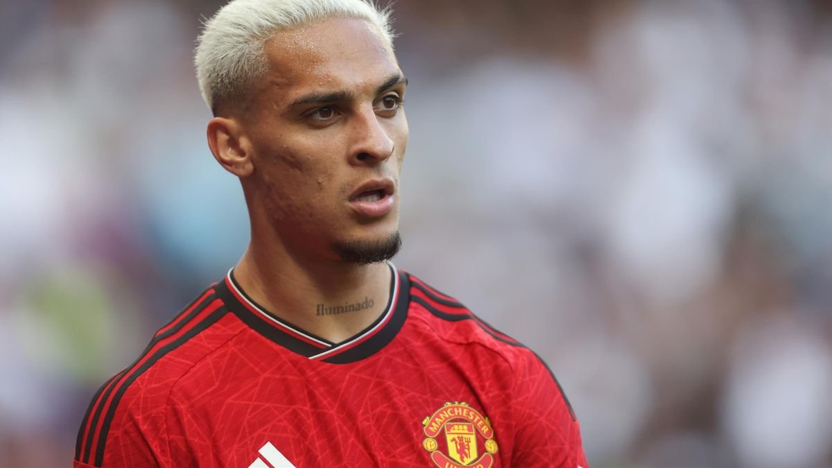 Manchester United identifies a 23-year-old versatile Premier League talent as an Antony substitute.