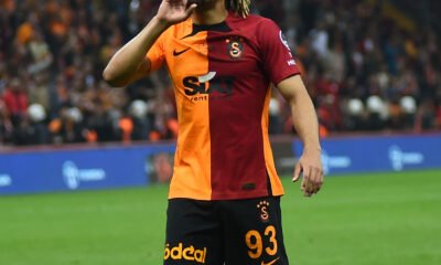 Sacha Boey declines a contract offer from Galatasaray, while Manchester United holds a close watch.