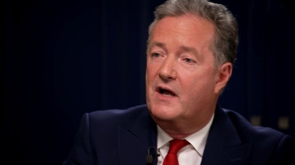 58-years-old journalit Piers Morgan names team to win the Premier League title