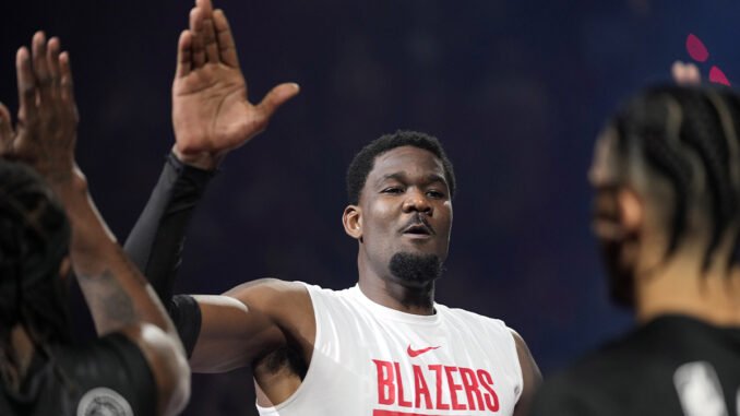 Lakers-center-Deandre-Ayton